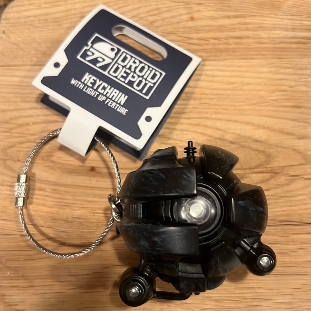 NWT Star Wars Galaxy’s Edge Sith Probe Light Up Keychain